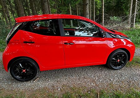 Toyota Aygo (X) Aygo (X) 1,0-l-VVT-i x-cite orange
