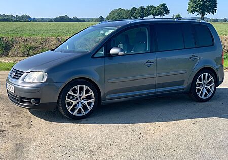 VW Touran Volkswagen 2.0 TDI Highline*140PS*6 Gang*Tempomat
