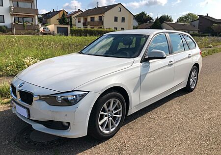 BMW 320i Touring -