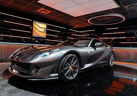 Ferrari 812 Superfast*Atelier*2nd Hand*Carbon+LEDs*Titan