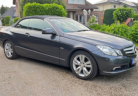 Mercedes-Benz E 250 Cabriolet CGI BlueEFF. AVANTGARD...