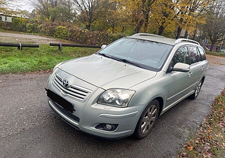 Toyota Avensis Combi 1,8-l-VVT-i Team Team