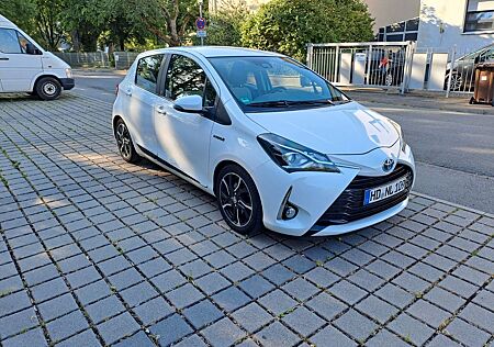 Toyota Yaris 1,5-l-VVT-i Hybrid CVT Team Deutschlan...