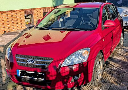 Kia Cee'd / Ceed 1.6 CRDi 90PS / AHK / 1. Hand