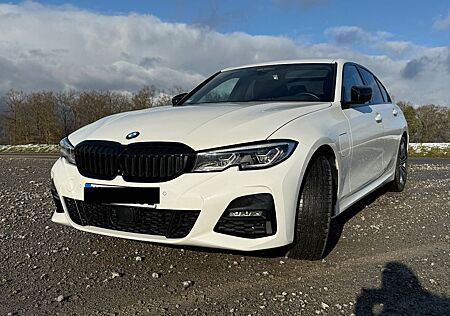 BMW 330e M Sport 360°View LASER H&K AHK DAP Ambiente