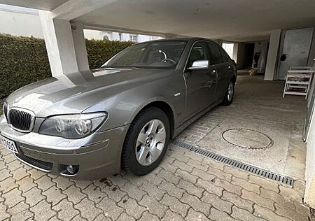 BMW 740i A -