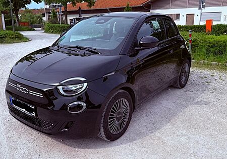 Fiat 500E lcon 42 kWh (Batteriegarantie bis 2029)