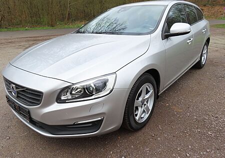 Volvo V60 Linje Business D3 150PS, Leder, Cam, 1.Hand