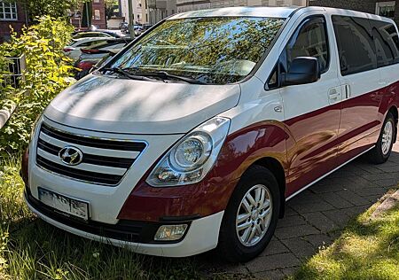 Hyundai H-1 Starex