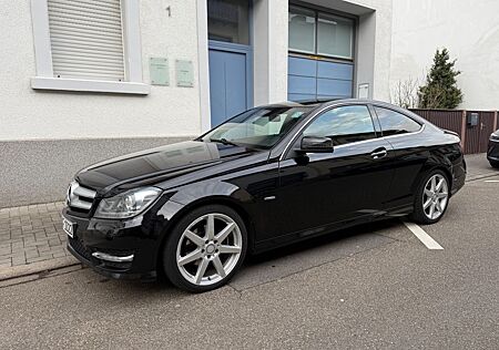 Mercedes-Benz C 220 CDI BlueEFFICIENCY - AMG Line Top gepflegt