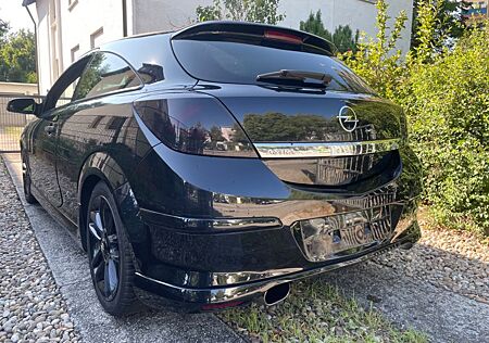 Opel Astra GTC OPC