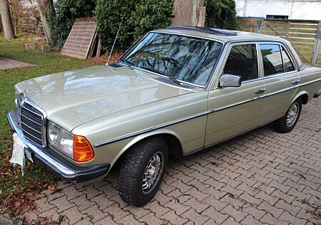 Mercedes-Benz 240 W123 240D