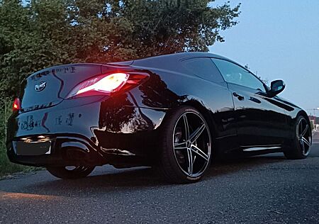 Hyundai Genesis 2.0T -