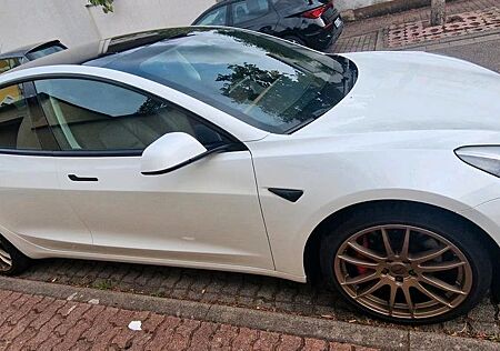 Tesla Model 3 Performance Allradantrieb mit Dualmotor