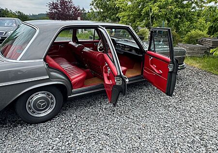 Mercedes-Benz 300 300sel 3.5 aus Portugal mit einmaliger Farbkombi