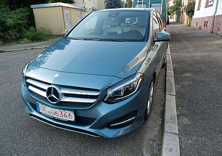 Mercedes-Benz B 220 4Matic Navi, Alu, Panoramdach,Urban