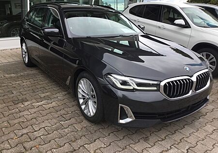 BMW 530 d xDrive Touring Luxury Line ACC AHK HUD Nav