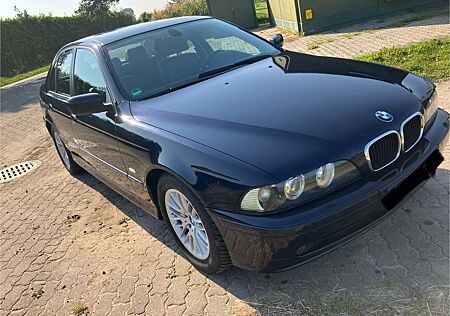 BMW 525i A -