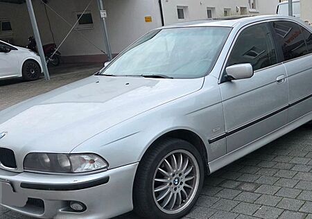 BMW 523i A -