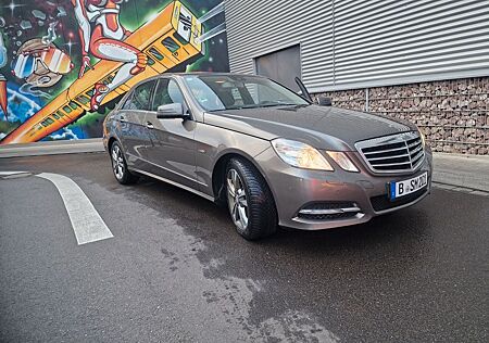 Mercedes-Benz E 250 CDI 4MATIC BlueEFFICIENCY Autom. -