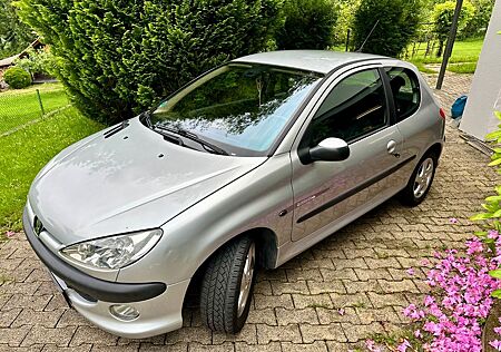Peugeot 206 1.6 Quiksilver, viele Neuteile TOP Auto