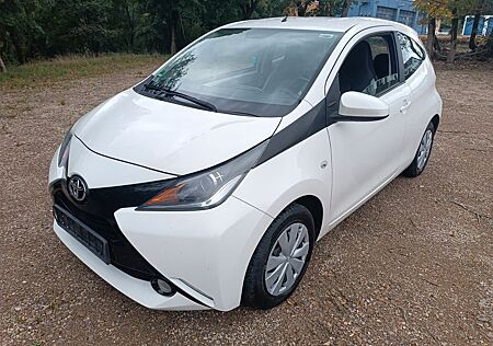 Toyota Aygo (X) gebraucht kaufen Toyota Aygo (X) Aygo (X) 1,0-l-VVT-i x-play touch x-play touch