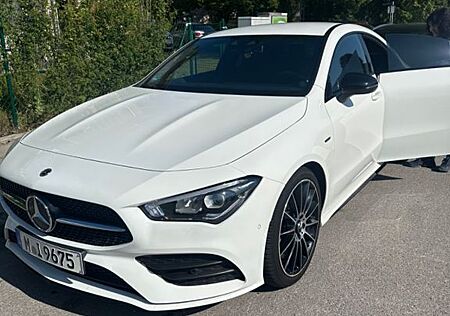 Mercedes-Benz CLA 180 -