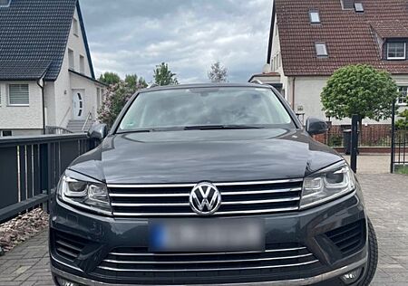 VW Touareg Volkswagen 3.0 V6 TDI SCR 150kW Tiptr Exclusive...