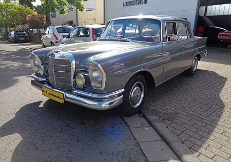 Mercedes-Benz 230 230S Typ111 Leder Schiebedach TÜVneu TOP ZUSTAND