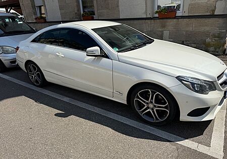 Mercedes-Benz E 250 Coupé Autom. -