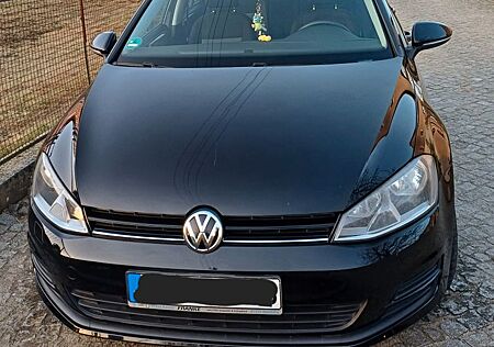 VW Golf Volkswagen 1.2 TSI BMT Trendline, top gepflegt
