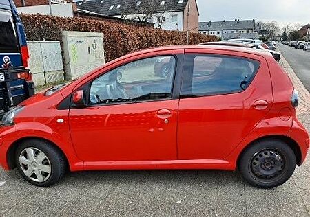 Toyota Aygo (X) Aygo (X) 1,0-l-VVT-i -