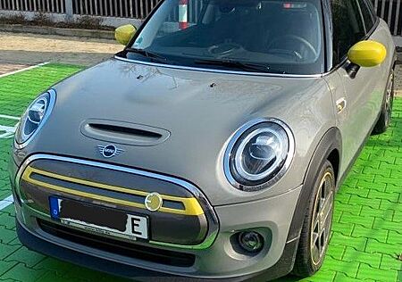 Mini Cooper SE Trim S, EZ: 3/2021, 21.300 km, 1. Hand