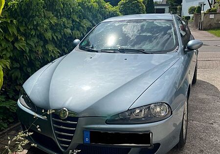 Alfa Romeo 147 2.0 16V TS Distinctive Sonderausstattung