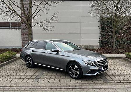 Mercedes-Benz E 220 d T Avantgarde | LED | Navi | AHK | TÜVneu