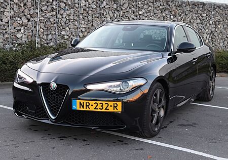 Alfa Romeo Giulia *2.2D | FULL SERVICE HISTORY | BI-XENON |