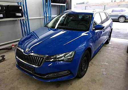 Skoda Superb 2.0TDI Premium Navi Leder PDC StHeizung