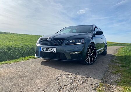 Skoda Octavia 2.0 TSI Green tec DSG RS (STANDHEIZUNG)