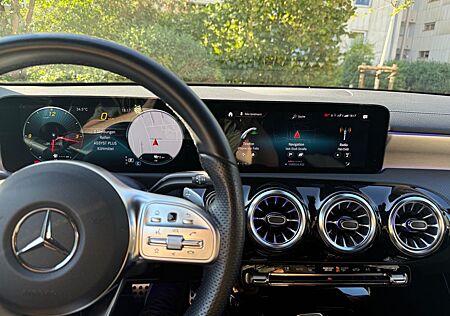 Mercedes-Benz A 250 e AMG MBUX+ Selbstlenkend Night JSGarantie