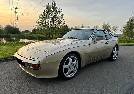 Porsche 944