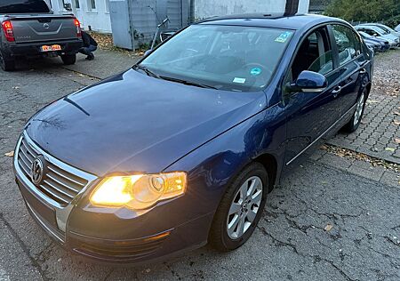 VW Passat gebraucht kaufen VW Passat Volkswagen Lim. BlueMotion*1.HAND*KLIMA*ALUFELGEN*