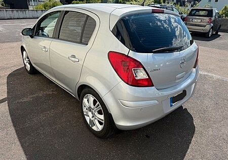 Opel Corsa HU neu, Extras