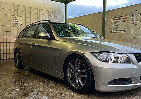 BMW 318i Touring -