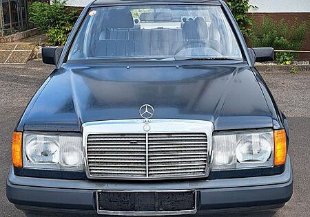 Mercedes-Benz E 200 W 124 mit Oldtimer Begutachtung
