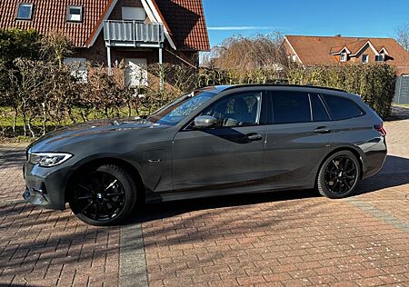 BMW 330e Touring Sport Line Automatic Sport Line