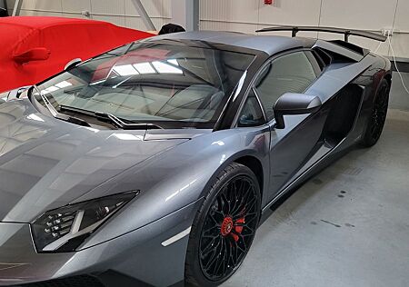 Lamborghini Aventador SV Roadster LP-750