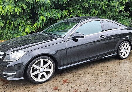 Mercedes-Benz C 220 CDI Coupe Autom. AMG Optik