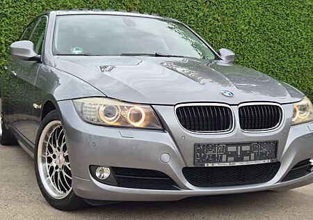 BMW 320i Aut.XENON/NAVI/SCHIEBEDACH/PDC V+H/8 Fach b