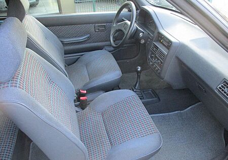 Peugeot 106 1.0 XR Glas-SD und Ausstellfenster hinten