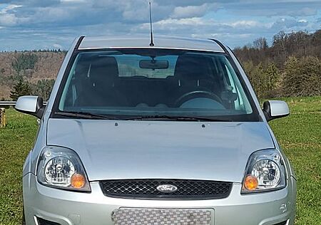 Ford Fiesta 1,3 51 kW Silver Magic 58.000km